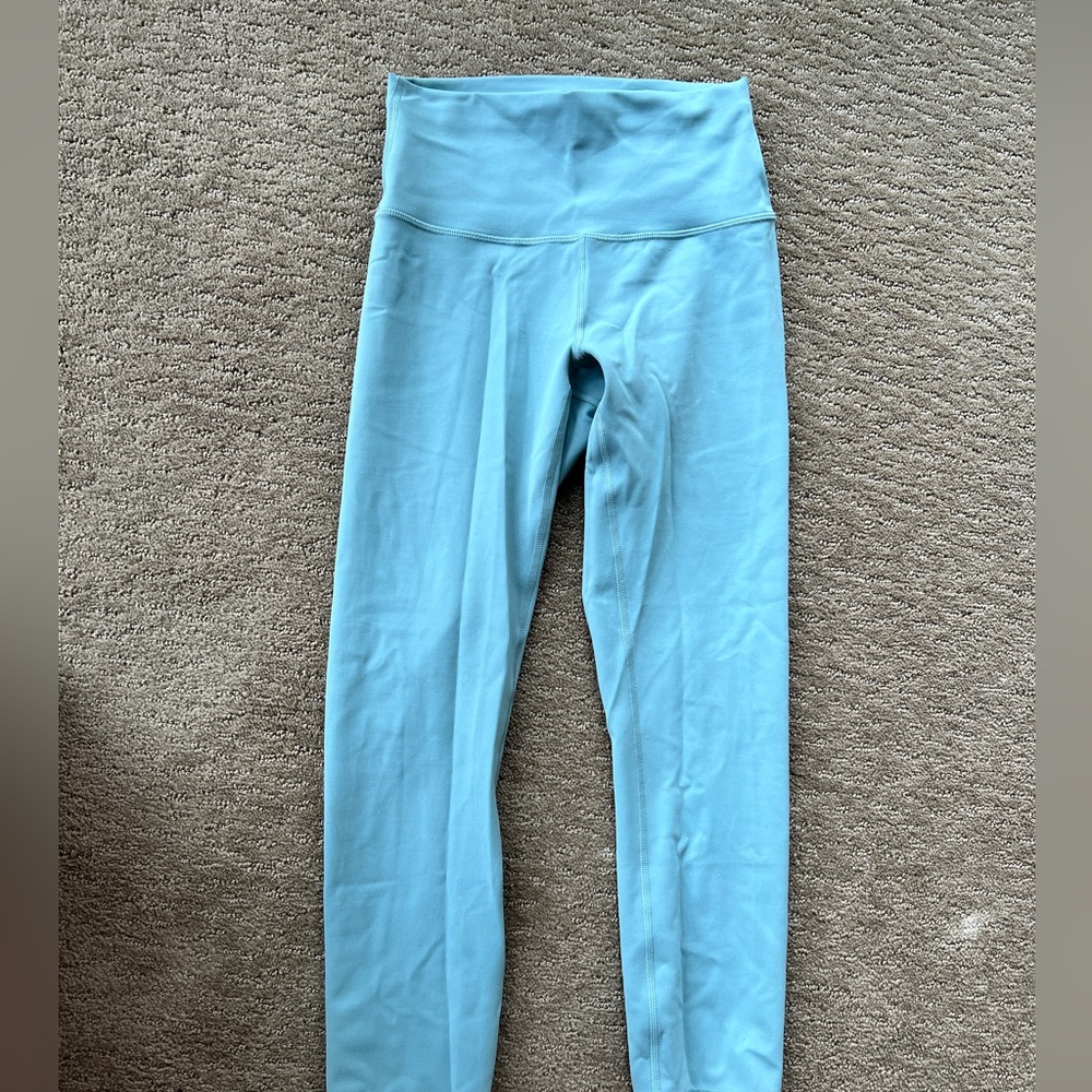 Lululemon Wunder trains size 4